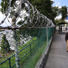 Instalan alambre de púas en el barrio Milán sin condiciones mínimas de seguridad   